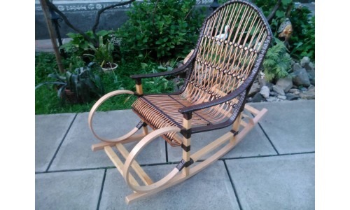 Крісло-гойдалка коричневе 1100018