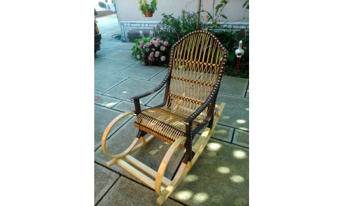 Кресло-качалка коричневое с белым 1100019