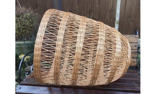 Wicker lamp made of whole vine 1900024